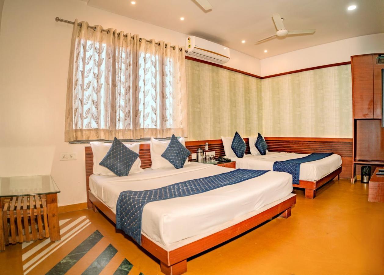 Uddhav Vilas A Family Hotel Udaipur Buitenkant foto