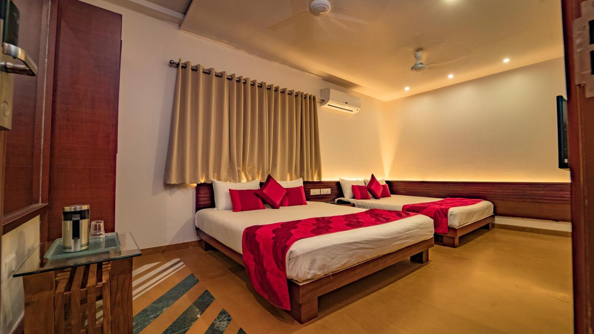Uddhav Vilas A Family Hotel Udaipur Buitenkant foto
