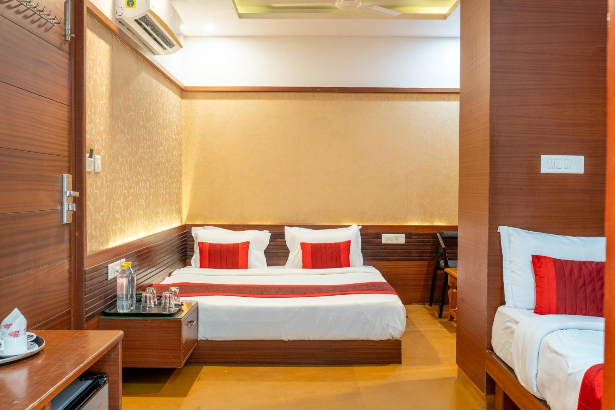 Uddhav Vilas A Family Hotel Udaipur Buitenkant foto