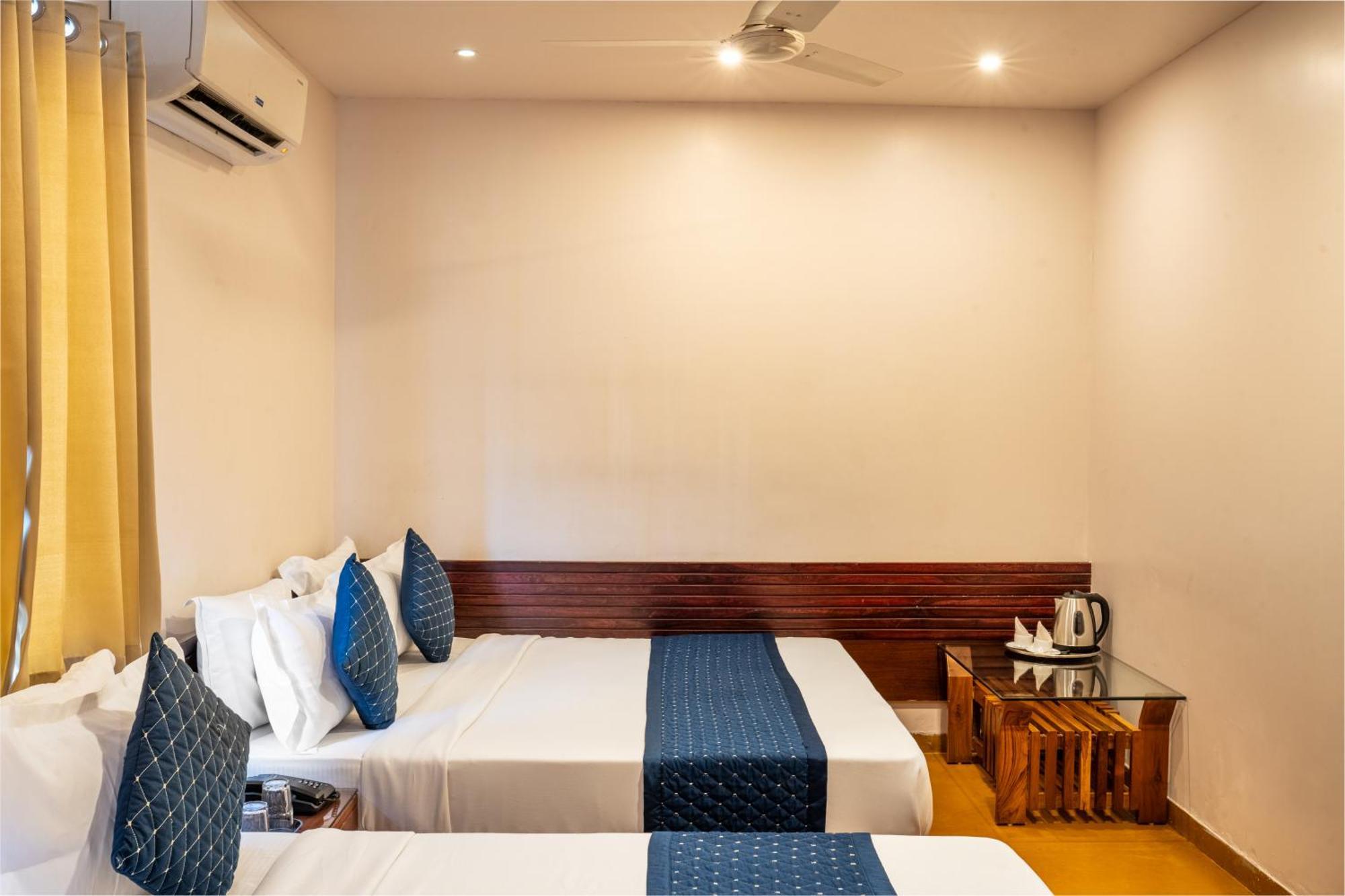 Uddhav Vilas A Family Hotel Udaipur Buitenkant foto