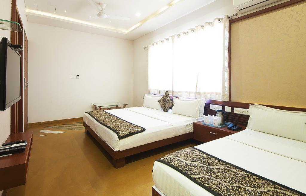 Uddhav Vilas A Family Hotel Udaipur Buitenkant foto