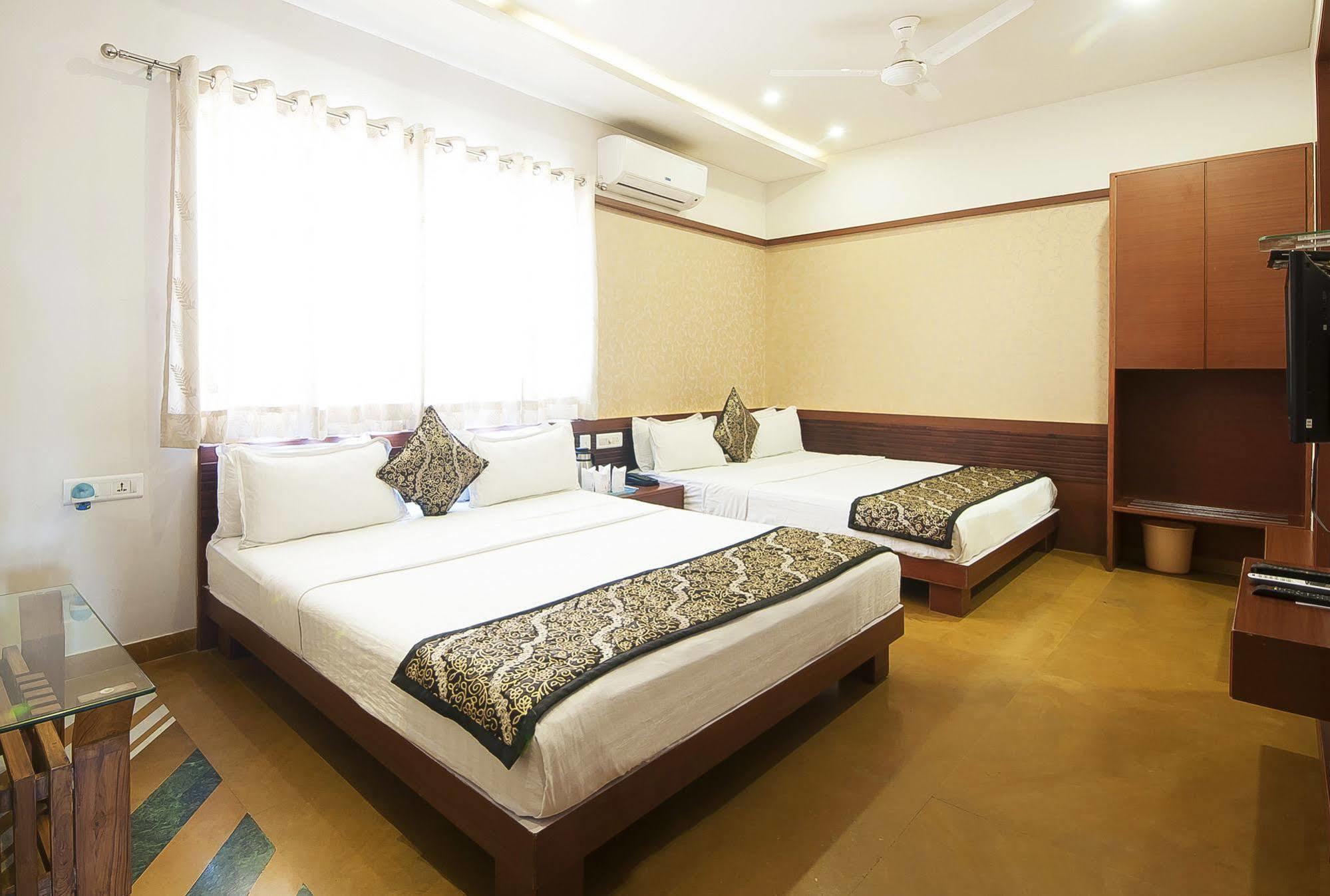 Uddhav Vilas A Family Hotel Udaipur Buitenkant foto