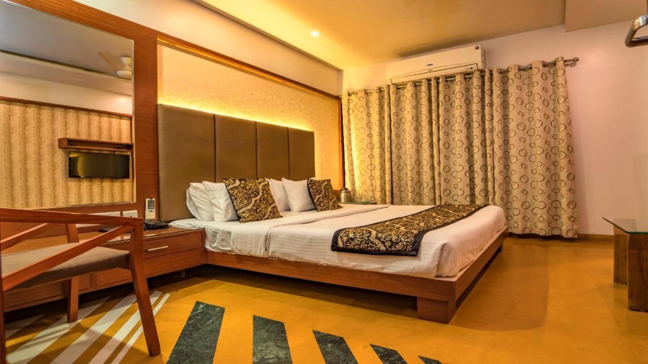 Uddhav Vilas A Family Hotel Udaipur Buitenkant foto